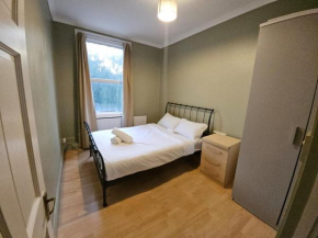 Modern 3-BR Apartment in the Heart of the City